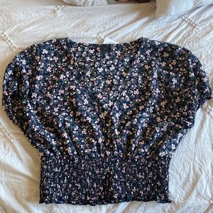 Blouse with cute flowers